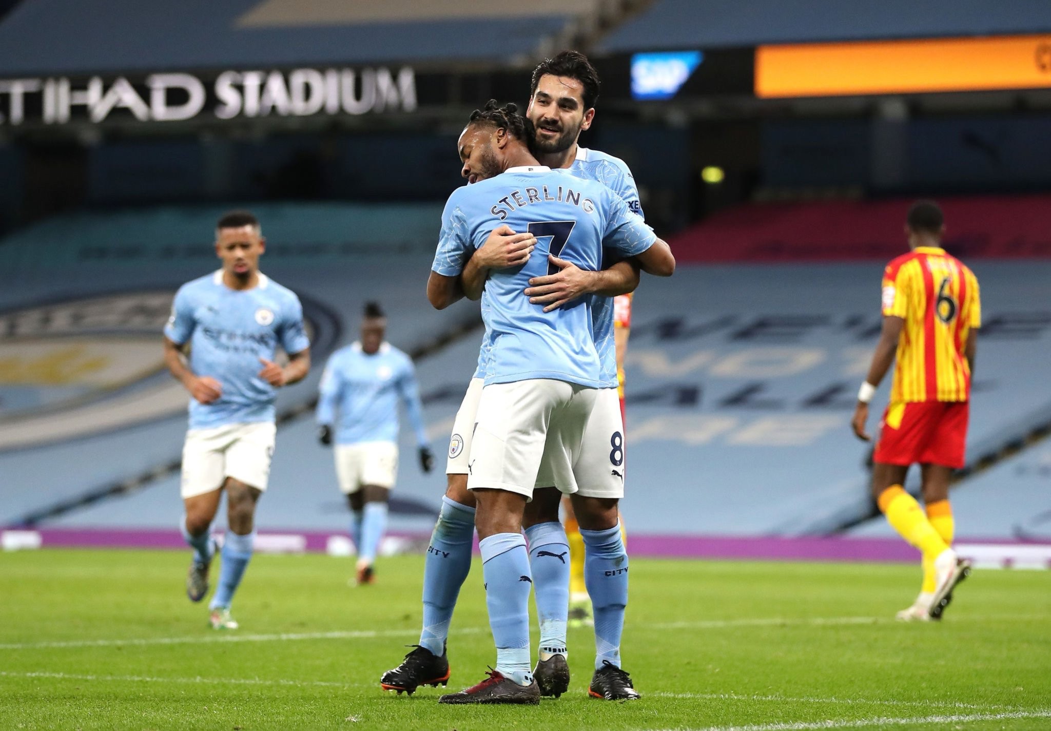 這座雕像被 這座雕像被